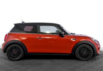 Подержанный автомобиль MINI Hatch 2019 года (4 фото)