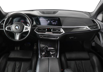 Подержанный автомобиль BMW X5 2020 года (11 фото)