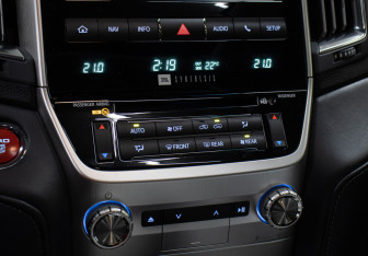 Подержанный автомобиль Toyota Land Cruiser Suv 2019 года (19 фото)