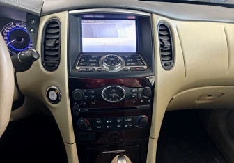 Подержанный автомобиль Infiniti EX 2012 года (14 фото)