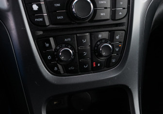 Подержанный автомобиль Opel Astra Hatchback 2014 года (12 фото)