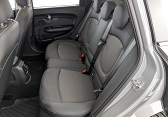 Подержанный автомобиль MINI Clubman Wagon 2021 года (18 фото)