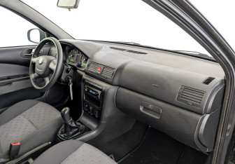 Подержанный автомобиль Skoda Octavia Liftback 2010 года (11 фото)