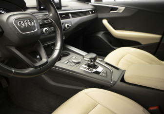 Подержанный автомобиль Audi A4 Sedan 2017 года (7 фото)