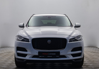 Подержанный автомобиль Jaguar F-Pace 2020 года (8 фото)