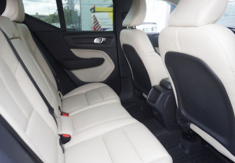 Подержанный автомобиль Volvo XC40 2019 года (10 фото)