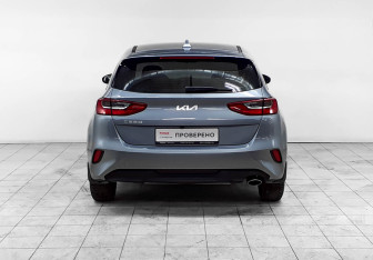 Подержанный автомобиль Kia Ceed Hatchback 2022 года (5 фото)