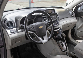 Подержанный автомобиль Chevrolet Orlando 2011 года (16 фото)