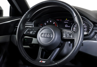 Подержанный автомобиль Audi A4 Sedan 2019 года (13 фото)