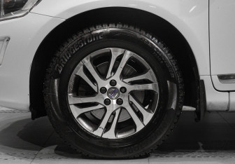 Подержанный автомобиль Volvo XC60 2015 года (18 фото)