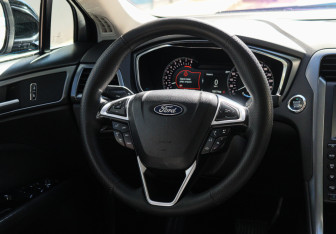 Подержанный автомобиль Ford Mondeo Sedan 2015 года (11 фото)