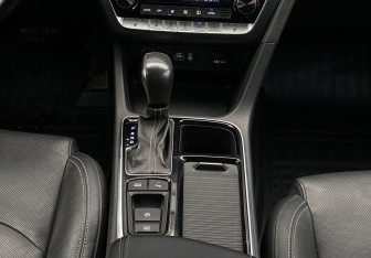 Подержанный автомобиль Hyundai Sonata 2018 года (13 фото)