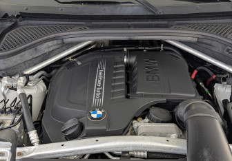 Подержанный автомобиль BMW X5 2015 года (9 фото)