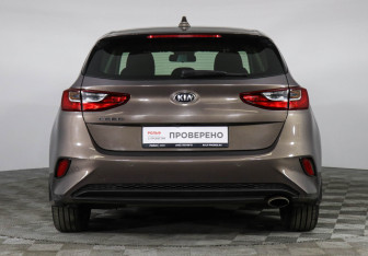 Подержанный автомобиль Kia Ceed Hatchback 2019 года (6 фото)