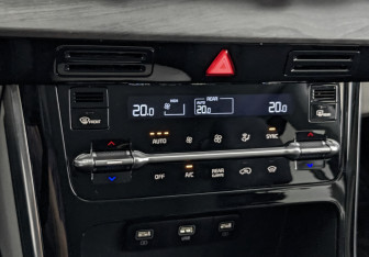 Подержанный автомобиль Kia Carnival 2021 года (21 фото)