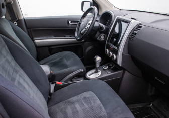 Подержанный автомобиль Nissan X-Trail 2012 года (9 фото)