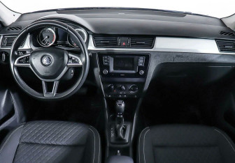 Подержанный автомобиль Skoda Rapid Liftback 2016 года (9 фото)