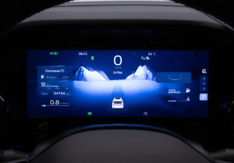 Подержанный автомобиль Geely Monjaro 2023 года (12 фото)
