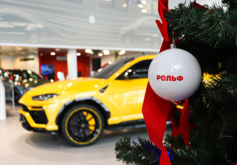 Подержанный автомобиль Lamborghini Urus 2022 года (39 фото)