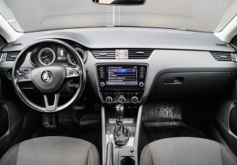 Подержанный автомобиль Skoda Octavia Liftback 2017 года (10 фото)