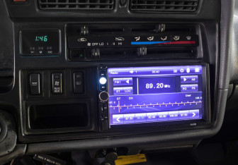 Подержанный автомобиль Toyota HiAce 2002 года (16 фото)