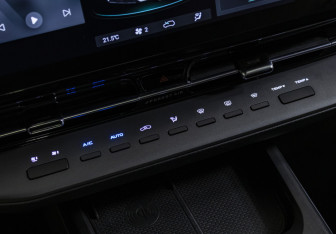 Подержанный автомобиль Changan UNI-S 2024 года (19 фото)