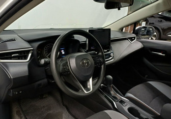 Подержанный автомобиль Toyota Corolla Hatchback 2023 года (21 фото)