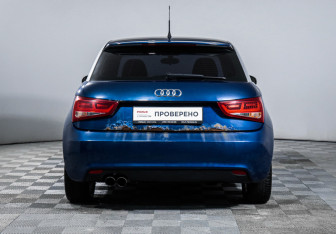 Подержанный автомобиль Audi A1 2011 года (6 фото)