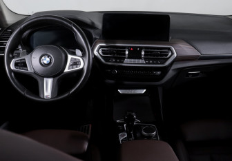 Подержанный автомобиль BMW X3 2022 года (14 фото)