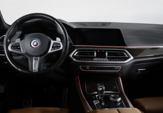 Подержанный автомобиль BMW X5 2021 года (12 фото)