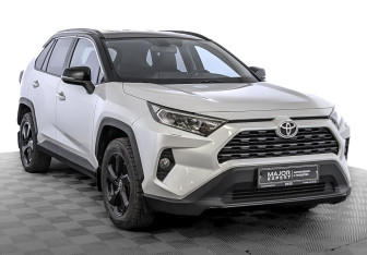 Подержанный автомобиль Toyota RAV4 2021 года (3 фото)