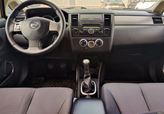 Подержанный автомобиль Nissan Tiida Sedan 2008 года (13 фото)