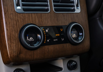 Подержанный автомобиль Land Rover Range Rover 2018 года (23 фото)