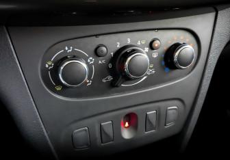 Подержанный автомобиль Renault Sandero 2021 года (26 фото)