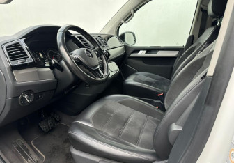 Подержанный автомобиль Volkswagen Multivan 2017 года (9 фото)