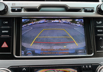 Подержанный автомобиль Toyota Land Cruiser Prado 2013 года (16 фото)