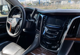Подержанный автомобиль Cadillac Escalade Suv 2018 года (9 фото)