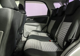 Подержанный автомобиль Suzuki SX4 Hatchback 2008 года (10 фото)