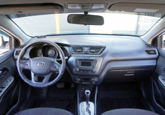 Подержанный автомобиль Kia Rio Sedan 2011 года (11 фото)