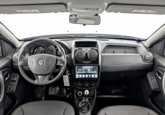 Подержанный автомобиль Renault Duster 2017 года (14 фото)