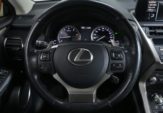 Подержанный автомобиль Lexus NX 2019 года (10 фото)
