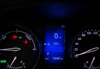 Подержанный автомобиль Toyota C-HR 2018 года (19 фото)