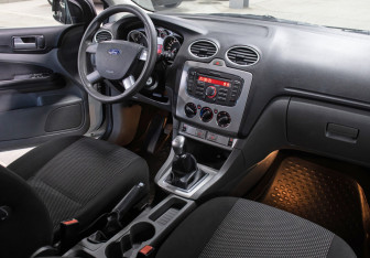 Подержанный автомобиль Ford Focus Sedan 2010 года (11 фото)