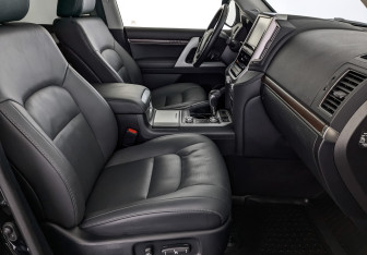 Подержанный автомобиль Toyota Land Cruiser Suv 2021 года (24 фото)