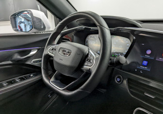 Подержанный автомобиль Geely Tugella 2023 года (25 фото)