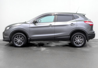 Подержанный автомобиль Nissan Qashqai 2014 года (8 фото)