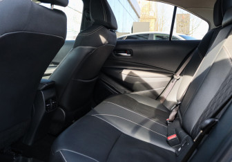 Подержанный автомобиль Toyota Corolla Sedan 2019 года (8 фото)