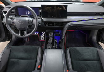 Подержанный автомобиль Toyota Camry Sedan 2025 года (11 фото)