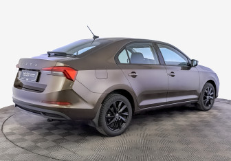 Подержанный автомобиль Skoda Rapid Liftback 2022 года (5 фото)