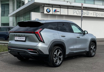 Подержанный автомобиль Geely Atlas 2024 года (5 фото)